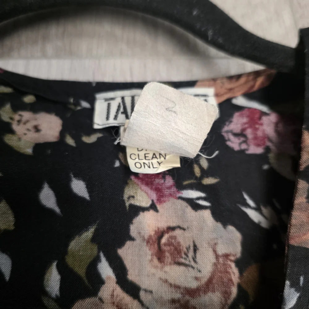 Vintage 80's Chic Floral Midi Dress in Black - Picture 9 of 9